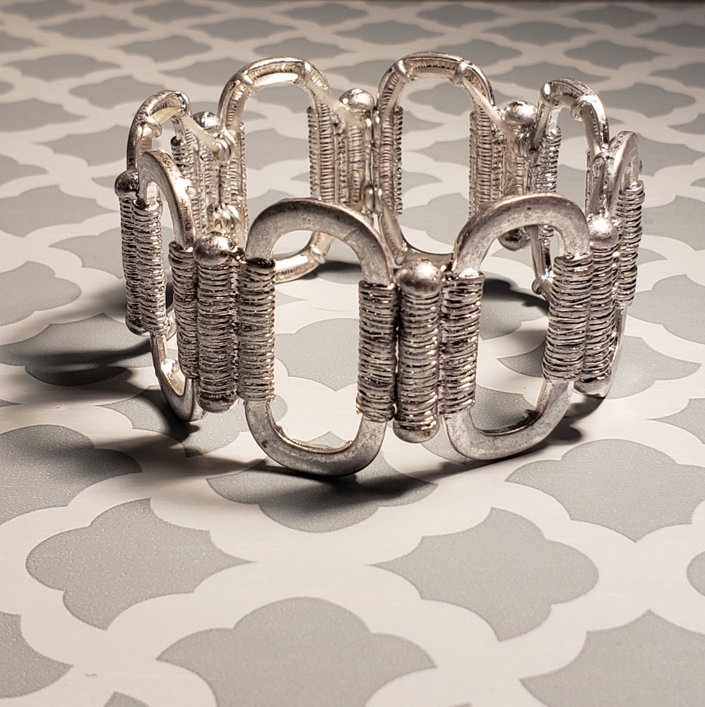 Ladies silver Links stretch bracelet new